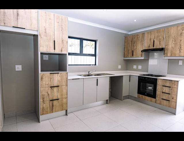 3 BEDROOM TOWNHOUSE FOR SALE IN LOTUS RIVER